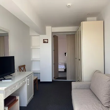 Adeti Hotel