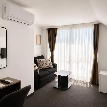 Adeti Hotell
