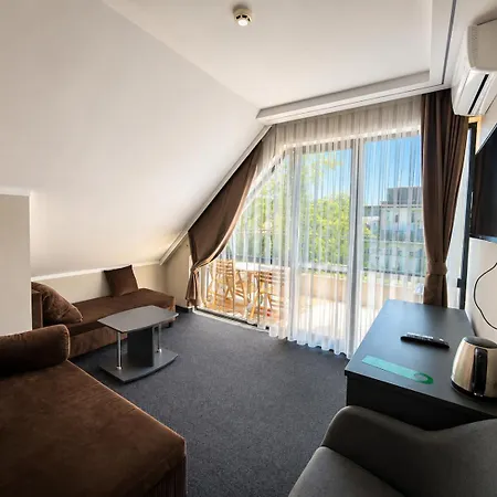Adeti Hotell 2*