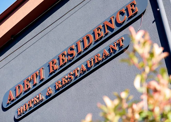 מלון Adeti 2*